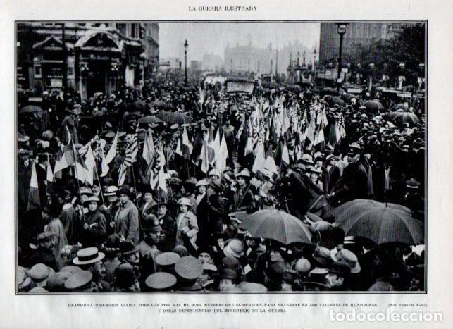 Postkarten: LAMINA V18126: Procesion de mujeres para trabajar en los talleres de municion - Augusto Riera