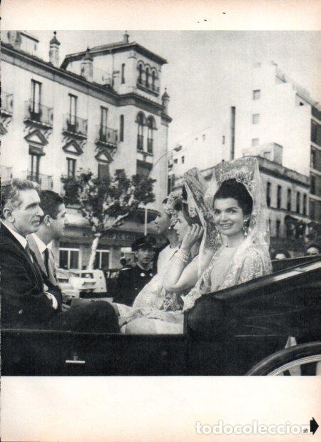 Postkarten: LAMINA V21806: Jacqueline Kennedy y la duquesa de Alba en coche de caballos - Varios