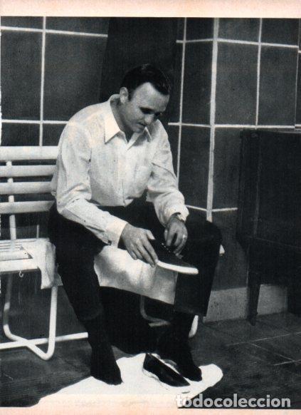 Postales: LAMINA V25114: Santamaria en vestuario del Real Madrid - Varios