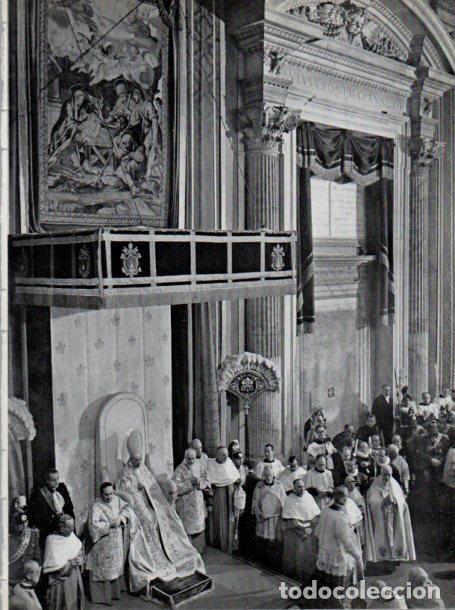 Cartoline: LAMINA V45717: Pio XII en el trono, atrio de la Plaza de San Pedro - NULL