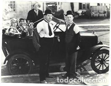 Postales: FOTOGRAFIA 39818: Oliver y Hardy con un vehiculo - NULL - Foto 1