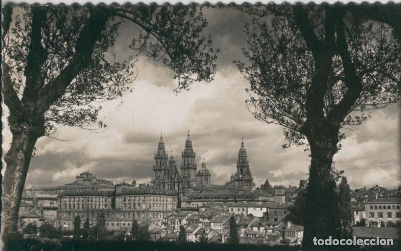 Postales: Postal 009562: Vista de Santiago Compostela desde el paseo de la Herradura - Varios