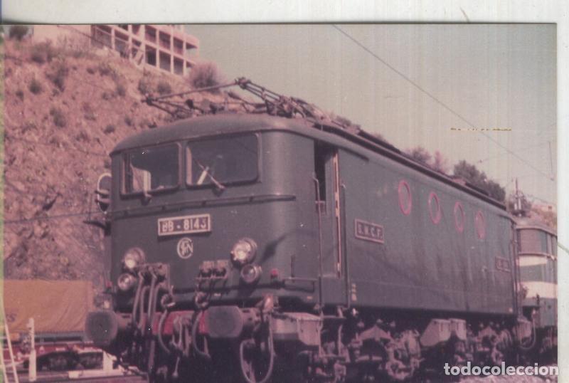 Postales: Postal 014203: Fotografia Locomotora en Estacion ferrocarril de ? - Varios
