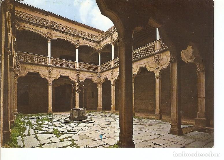 Postcards: Postal 020143 : Patio de la Casa de las Conchas - Salamanca - Varios