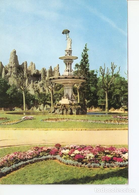 Postales: Postal 020100 : Dama del paraguas. Parque Ciudadela (Barcelona) - Varios