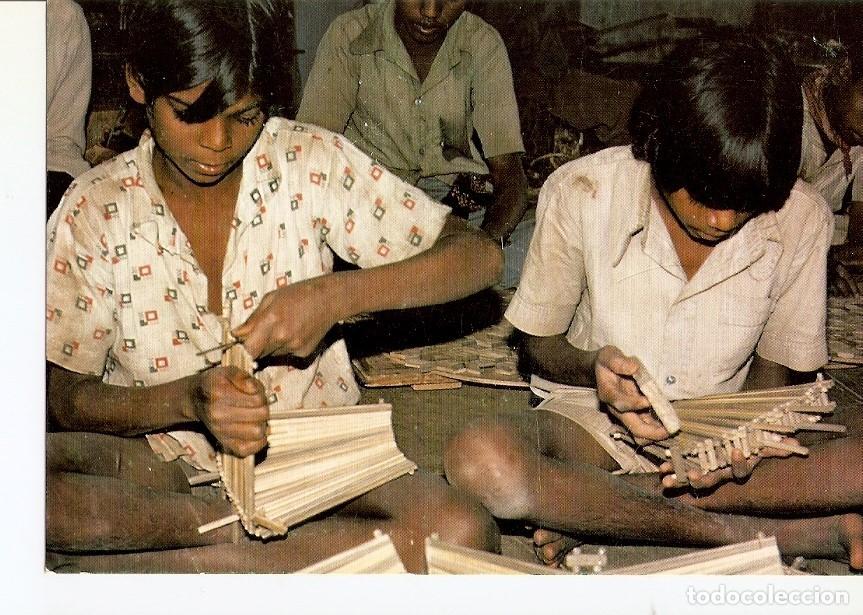 Postcards: Postal 028132 : Ni&ntilde;os de Gujerat (India) - Varios