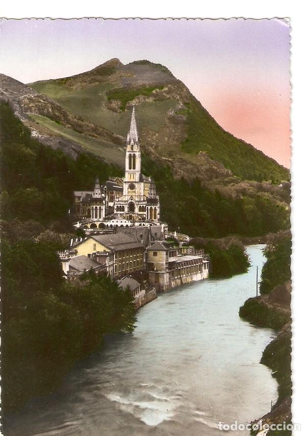 Postcards: Postal 030237 : Lourdes La Basilique et le Gave - Varios