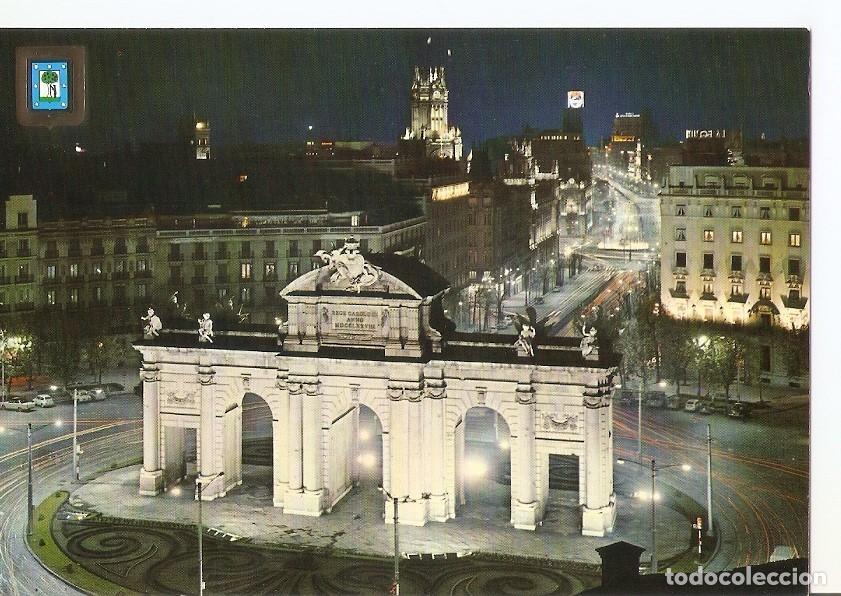 Postais: Postal 034218 : Madrid. Puerta y calle de Alcala. Vista nocturna - Varios