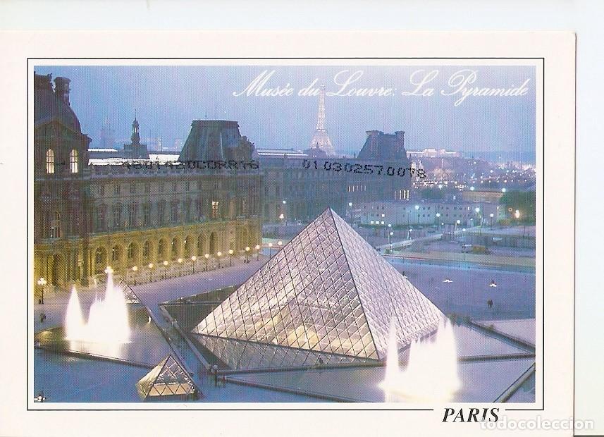 Postcards: Postal 041486 : Paris la nuit. Musee du Louvre. Cour Napoleon La Pyramide - Varios