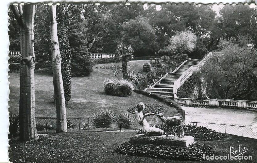 Postkarten: Postal-Postcard 17270: NIMES - LE Jardin de la fountaine - Varios