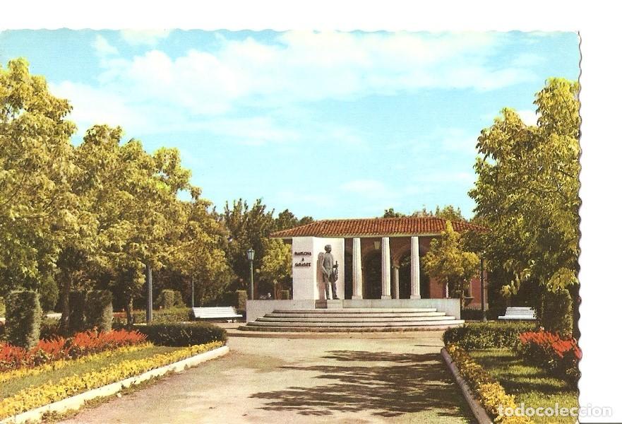 Postales: Postal 026594 : Jardines de la Media Luna. Monumento a Sarasate, Pamplona - Varios