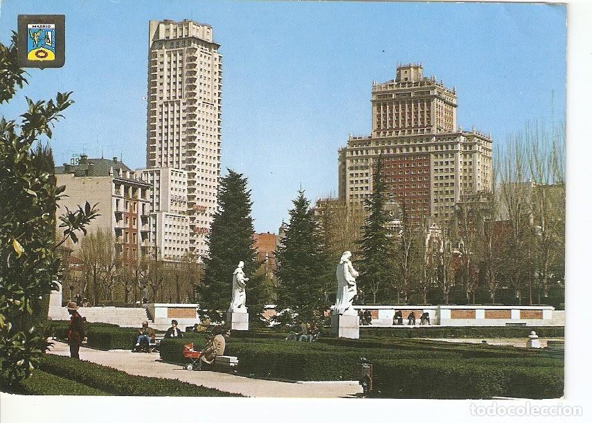 Postcards: Postal 024667 : Jardines de Sabatini y Edificioes Plaza de Espa&ntilde;a (Madrid) - Varios