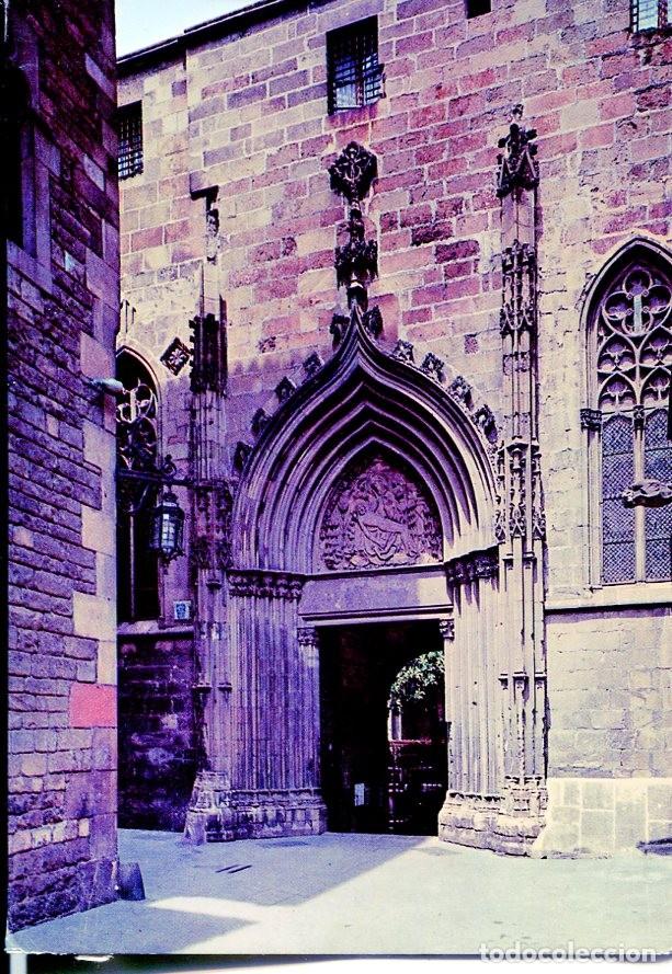 Cartoline: Postal 016555: BARCELONA - Catedral de Barcelona puerta de la Piedad - Varios