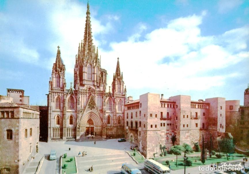 Cartes Postales: Postal 016704: BARCELONA - Vista de la Catedral y las murallas de la ciudad - Varios