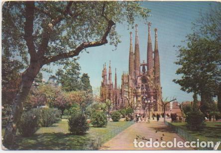 Postkarten: Postal E01604: Plaza de la Sagrada Familia, Barcelona - Varios