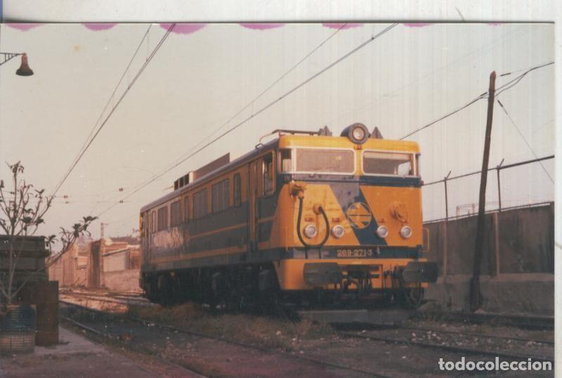 Postales: Postal 014204: Fotografia Locomotora en Estacion ferrocarril de ? - Varios