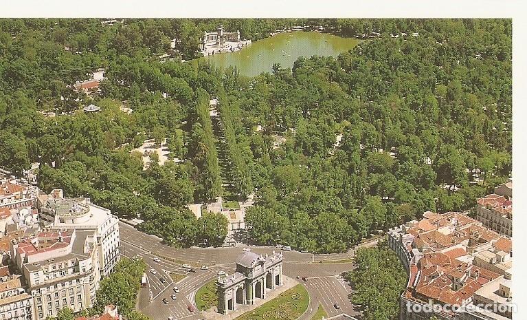 Postais: Postal 030428 : Madrid. Puerta Alcala y Parque del Retiro - Varios