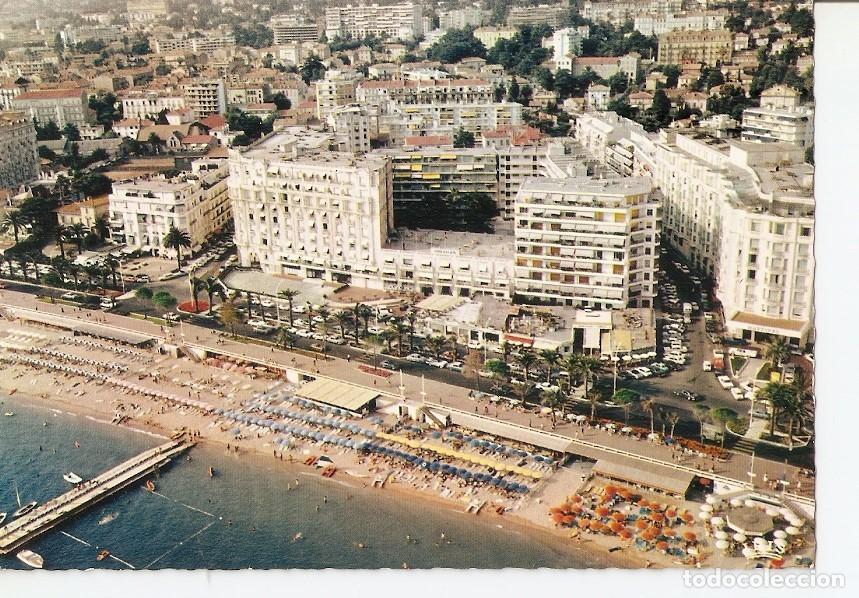 Postcards: Postal 030630 : A - Cannes Les Plages et le Boulevard de la Croisette. Le Miramar et le Martinez - V
