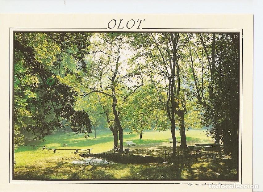 Cartoline: Postal 031138 : Olot (Girona). Parque Nuevo - Varios