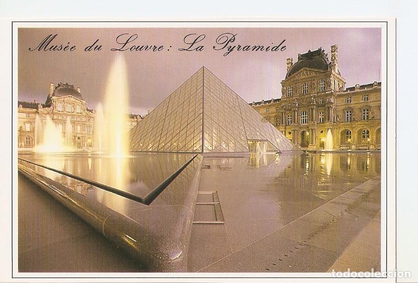 Cartes Postales: Postal 031502 : Paris au Crepuscule Musee du Louvre. Cour Napoleon. La Pyramide - Varios