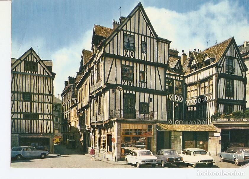 Cartoline: Postal 032120 : En Normandie. Rouen (Seine-Maritime) Place Barthelemy. Vieilles maisons quartier des
