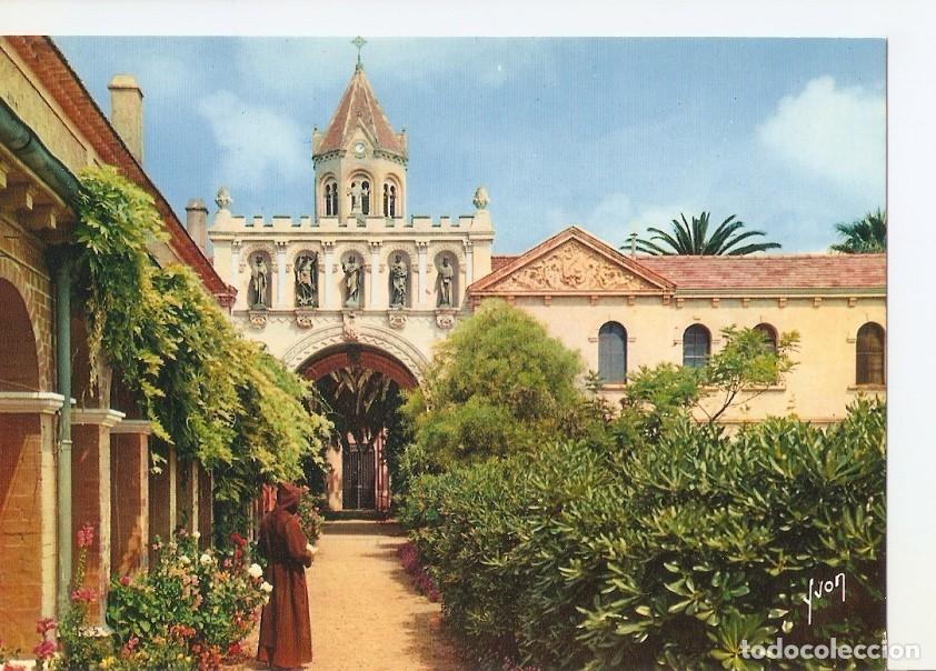 Cartoline: Postal 033005 : Abbayye de Notre-Dame de Lerins Ile Saint Honorat Cannes (Alpes Maritimes). Entree d