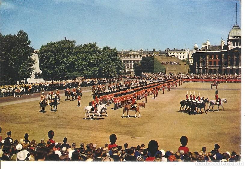 Cartoline: Postal 037127 : London. Trooping the Colour - Varios