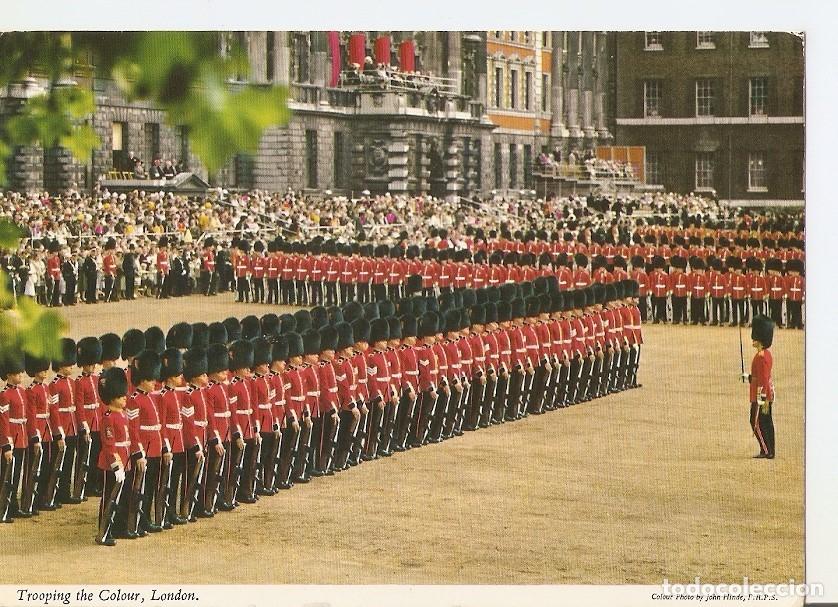 Postales: Postal 037286 : Trooping the Colour London - Varios