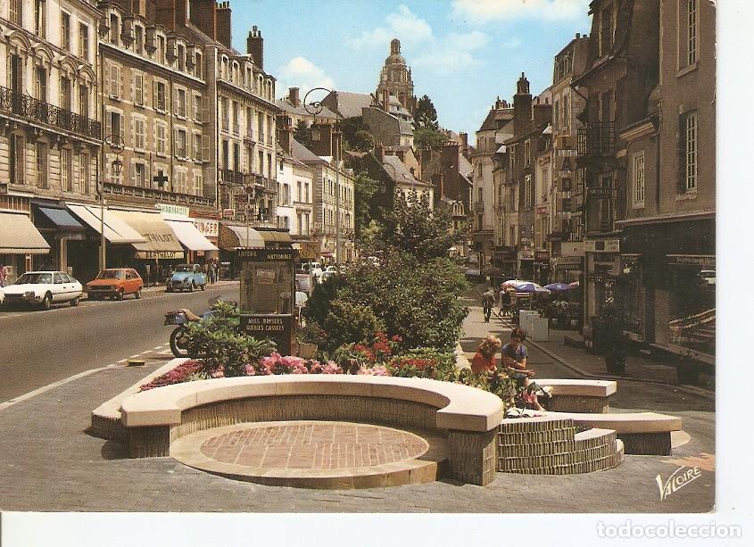 Postkarten: Postal 039451 : Blois (Loir-et-Cher). La rue Denis Papin Au fond la Cathedrale Saint-Louis - Varios