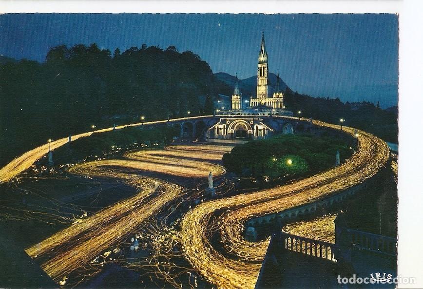 Postkarten: Postal 039891 : Lourdes. La Basilique illuminee et la processon aux flambeaux - Varios