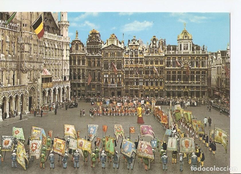 Cartoline: Postal 041147 : Bruxelles. Grand Place Groupe de lOmmegang Drapeaux des Corporations - Varios