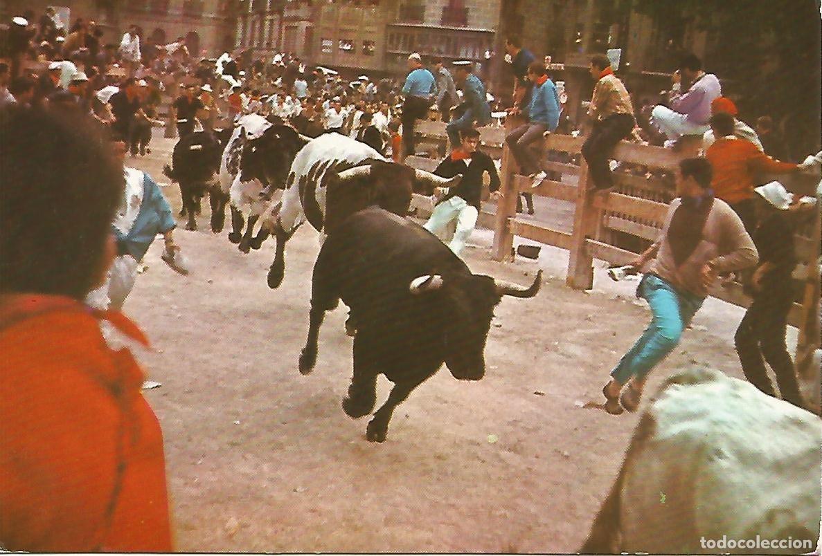 Postcards: Postal 52286: PAMPLONA - Encierro de los toros. San Fermin - Varios