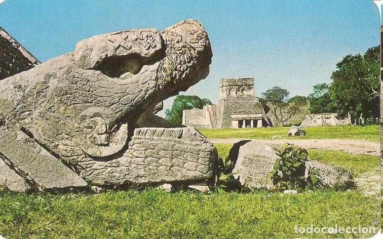 Postales: Postal 045298 : Cabeza de la Serpiente Emplumada. Al fondo esta el Templo de los Jaguares. Chichen I