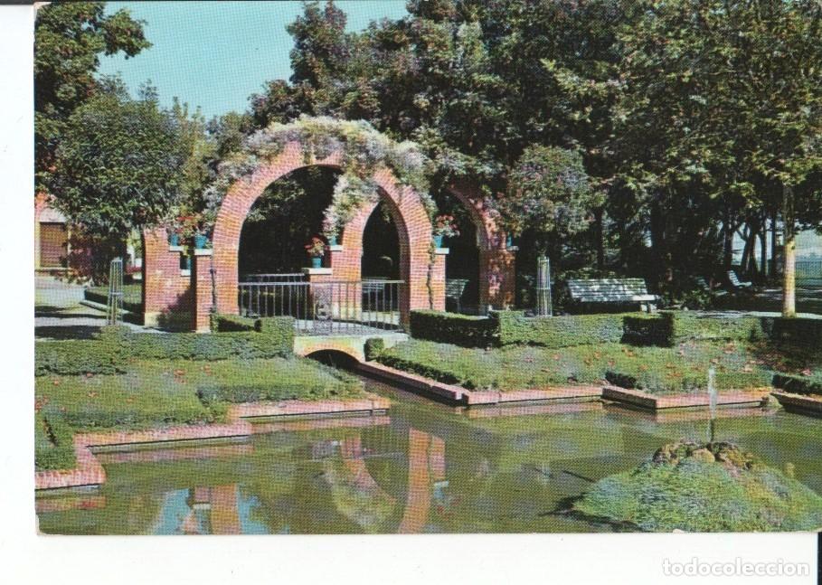 Postcards: Postal-Postcard 17549: PAMPLONA - Jardines de la Media Luna. Estanque - Varios