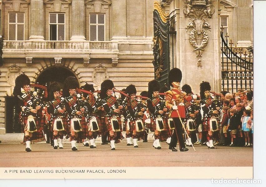 Postcards: Postal 032742 : A Pipe Band Leaving Buckingham Palace London - Varios