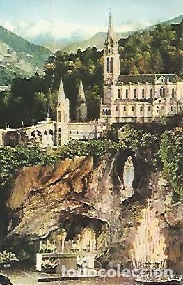 Postkarten: POSTAL 55970: LOURDES. Gruta y basilica - Varios