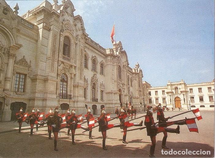 Postkarten: Postal 048146 : Cambio de Guardia. Palacio de Gobierno. Lima - Peru - Varios