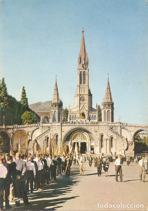 Cartoline: Postal 048338 : Lourdes. Preparatio de pelerins pour la Procession - Varios