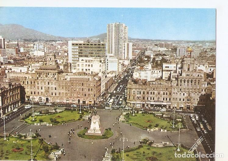 Postcards: Postal 048811 : Lima. Peru. Plaza San Martin con el Ministerio de Educacion Publica en el fondo - Va