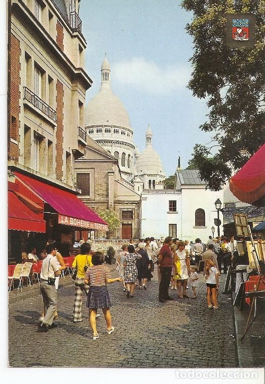 Postcards: Postal 049412 : Paris. Montmartre: the tertre square in the background the sacred heart church - Var