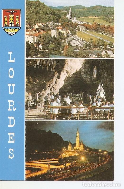 Cartoline: Postal 041378 : Lourdes (Hautes-Pyrenees). Vue generale - La Grotte. Basilique illuminee et Processi