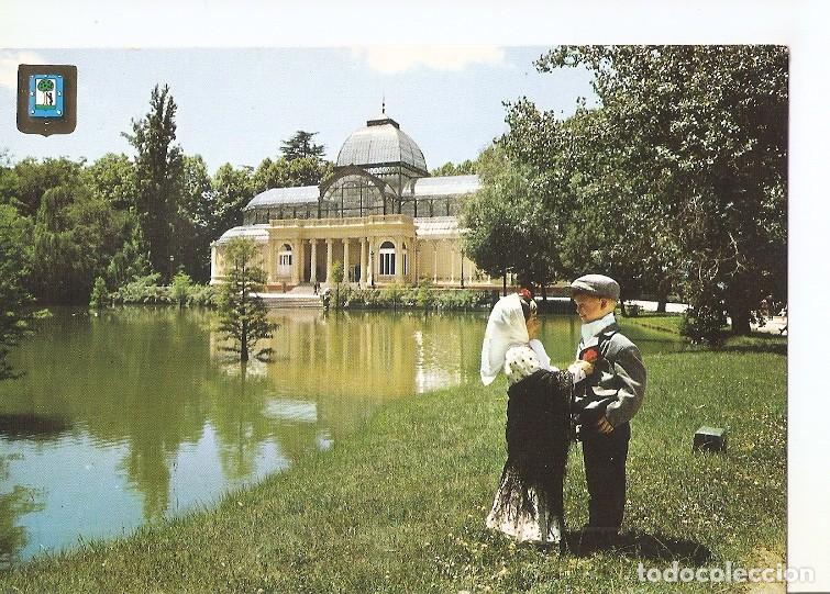 Cartoline: Postal 048974 : Madrid. Palacio de Crista y parejita tipica - Varios