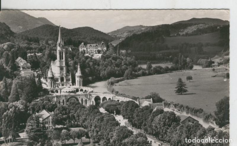 Postales: Postal B/N 0384 : Lourdes, La Basilique, vue du Chateau-Fort - Varios