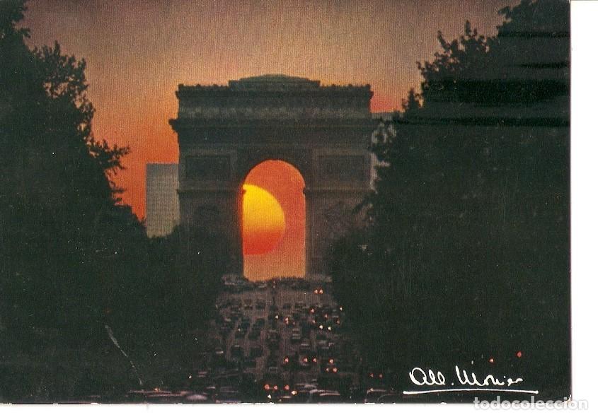 Postkarten: Postal 030851 : Paris. Les Champs Elysees et lArc de Triomphe - Varios