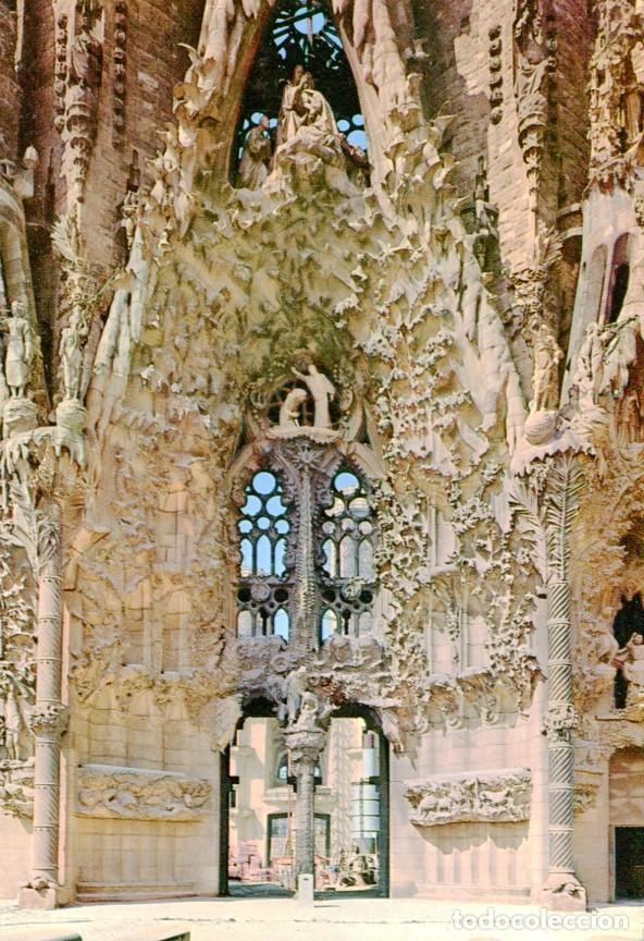 Postais: Postal 016652: BARCELONA - Sagrada Familia detalle de la fachada - Varios