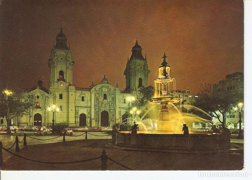 Postkarten: Postal 036845 : Vista Nocturna Plaza de Armas La Catedral y Fuente de 1650. Lima Peru - Varios