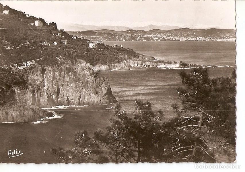 Cartoline: Postal 035743 : La Cote dAzur. La Route de la Corniche dOr. Cannes et les Alpes vues du Col de lEsqu
