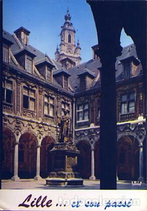 Postais: POSTAL 57194: Lille� et son passe La cour de l ancienne Bourse - Varios
