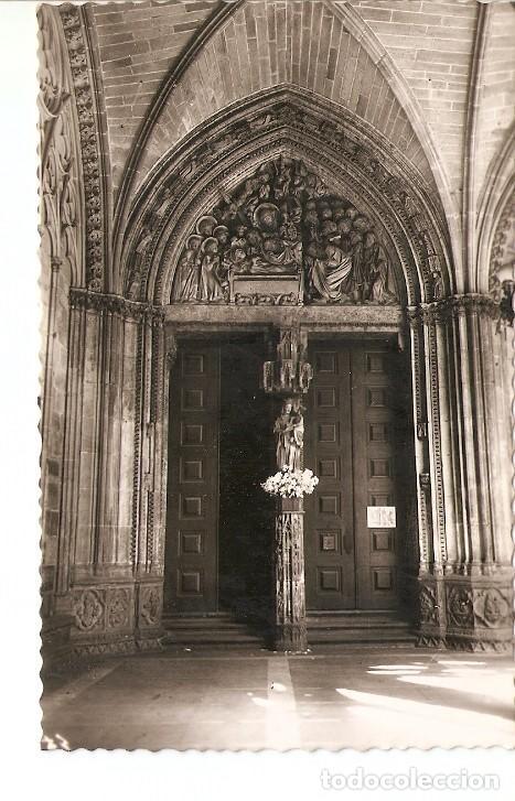 Postcards: Postal 022022 : Claustros, portada Catedral - Pamplona - Varios