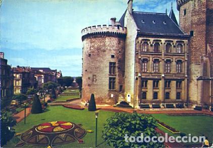 Postkarten: POSTAL 57558: Angouleme Tour de Valois et les Jardins de l Hotel de Ville - Varios